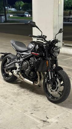 TRIUMPH TRIDENT 660 